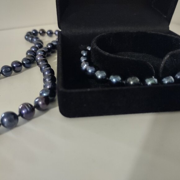 Black Freshwater Pearl Necklace & Bracelet Set - Picture 2 of 4